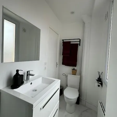 Apartment 2 Pieces Parisien A Proximite De La Defense